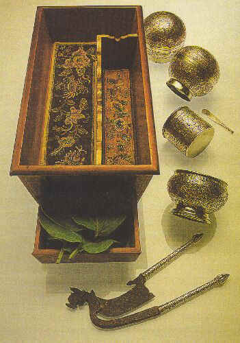 tepak2.jpg (48865 bytes)